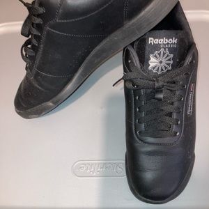 Redbox Classic Black Leather